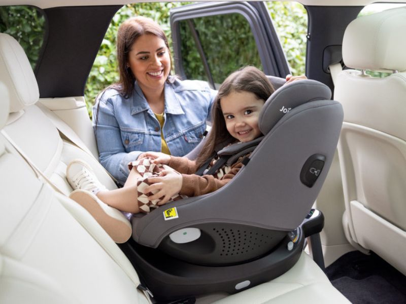 Giải mã tư thế Rear-Facing (Ngược chiều): Tại sao đây là 'Tiêu chuẩn vàng' an toàn?